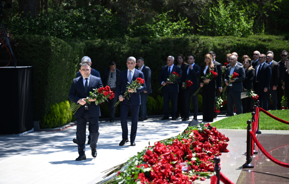 AZERTAC-Mitarbeiter ehren liebesvolles Andenken von Nationalleader Heydar Aliyev