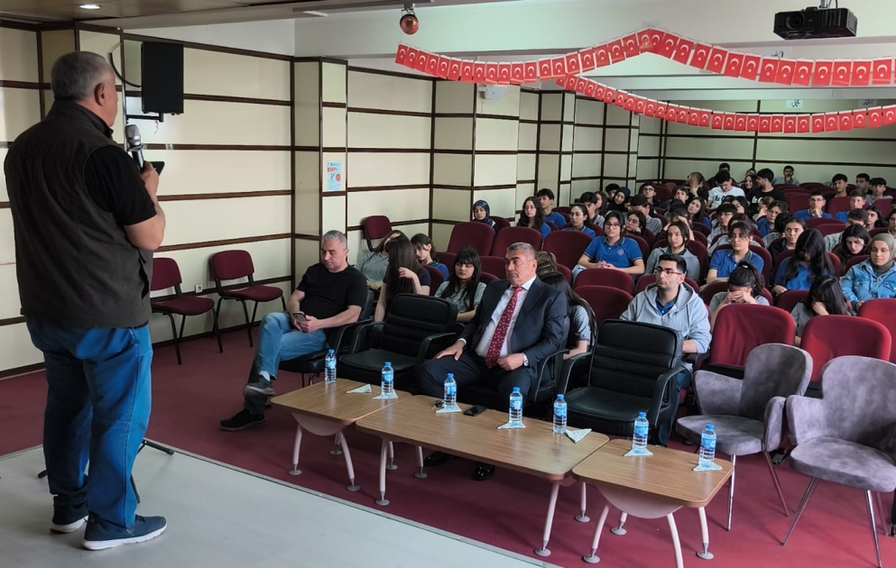 İğdırda Heydər Əliyev adına liseydə Ümummilli Liderin xatirəsi anılıb