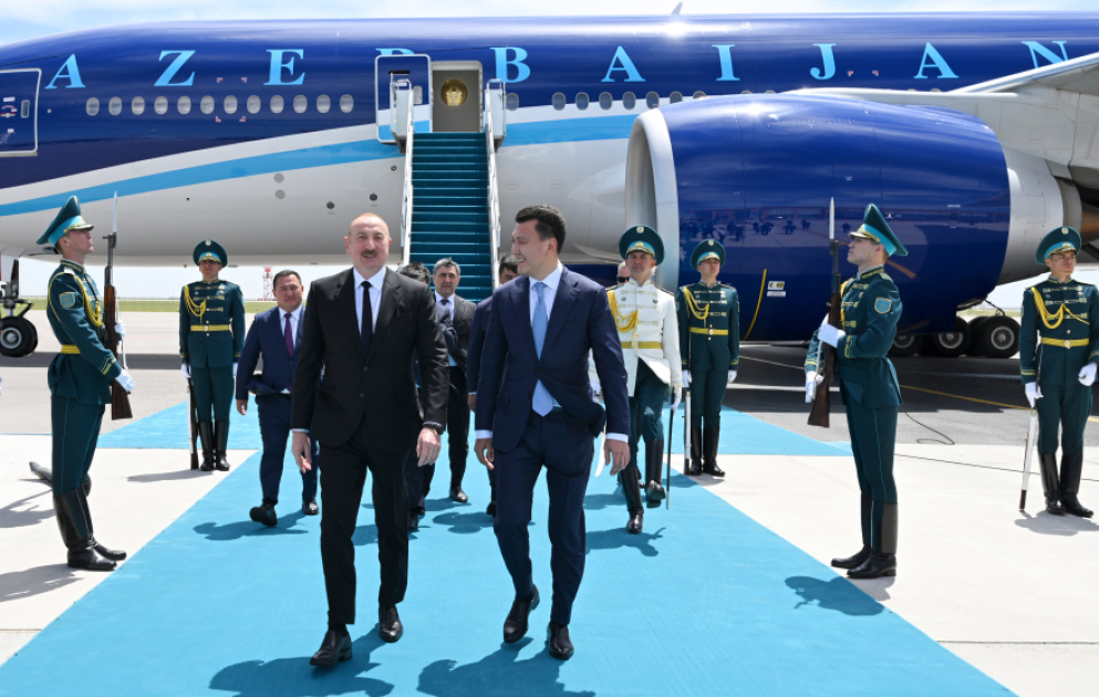 Prezident İlham Əliyev Qazaxıstana işgüzar səfərə gəlib