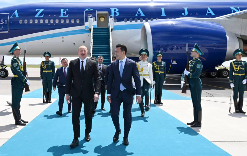 Le président Ilham Aliyev entame une visite de travail au Kazakhstan