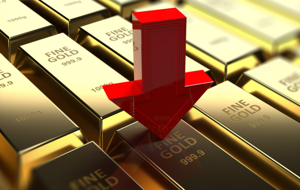 Gold falls by $113 in global market