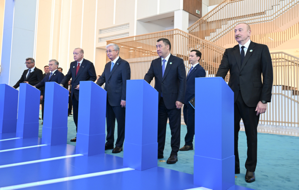 Prezident İlham Əliyev və TDT-nin qeyri-rəsmi Zirvə görüşünün digər iştirakçıları Türk Sivilizasiyası Mərkəzinin təməlqoyma mərasimində iştirak ediblər