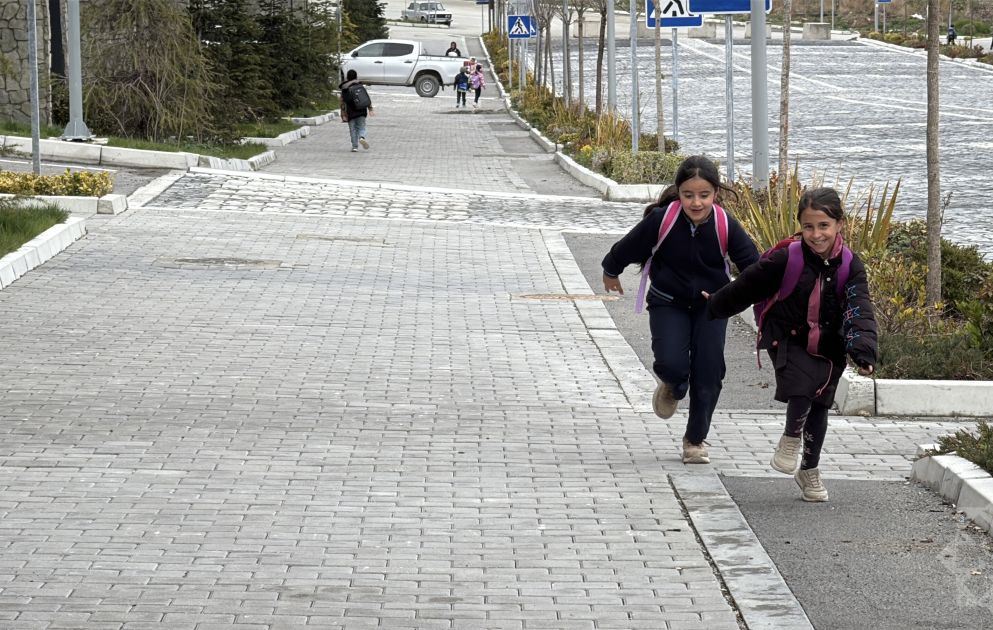 Kəlbəcərdə həyat yenidən qurulur: doğma yurda qayıdanlar sevincini bölüşür