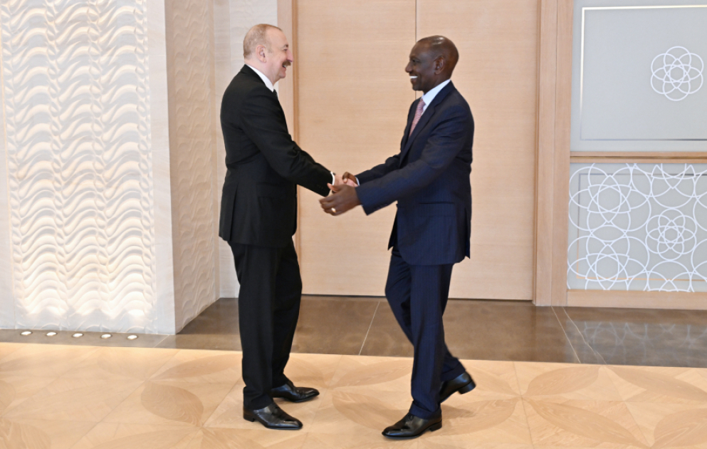 Le président Ilham Aliyev reçoit une délégation dirigée par le président kényan