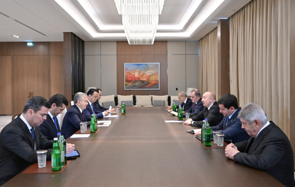 Präsident Ilham Aliyev trifft seinen usbekischen Amtskollegen Shavkat Mirziyoyev