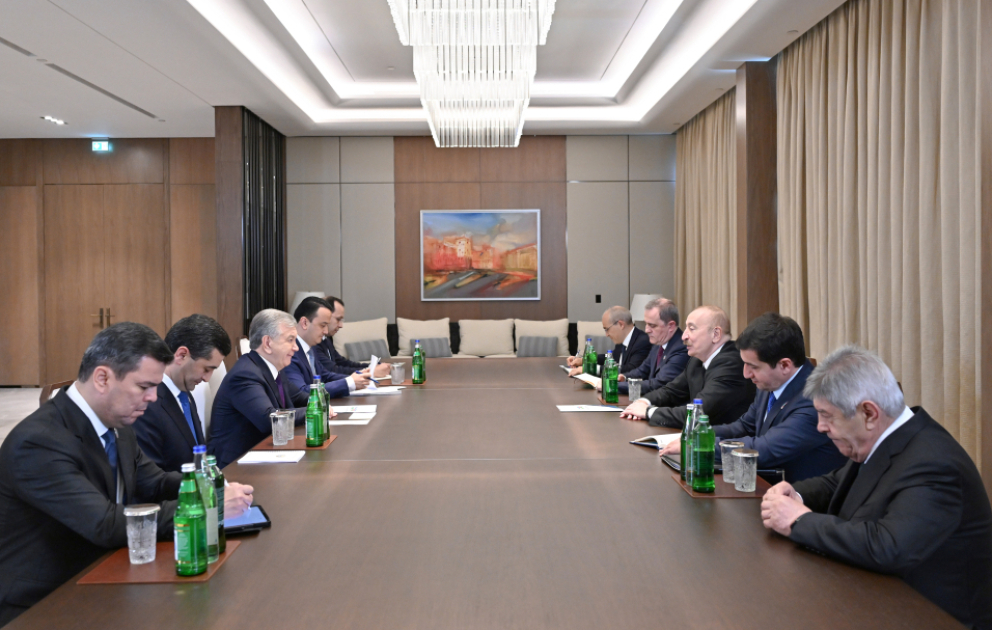 Le président Ilham Aliyev s’entretient avec son homologue ouzbek Chavkat Mirzioïev