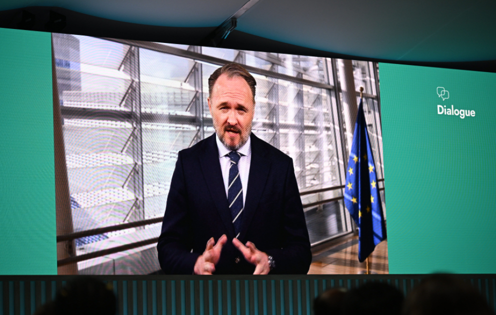 Dan Yorgensen: Mənzilə çıxış üçün aşağı gəlir baryer olmamalıdır