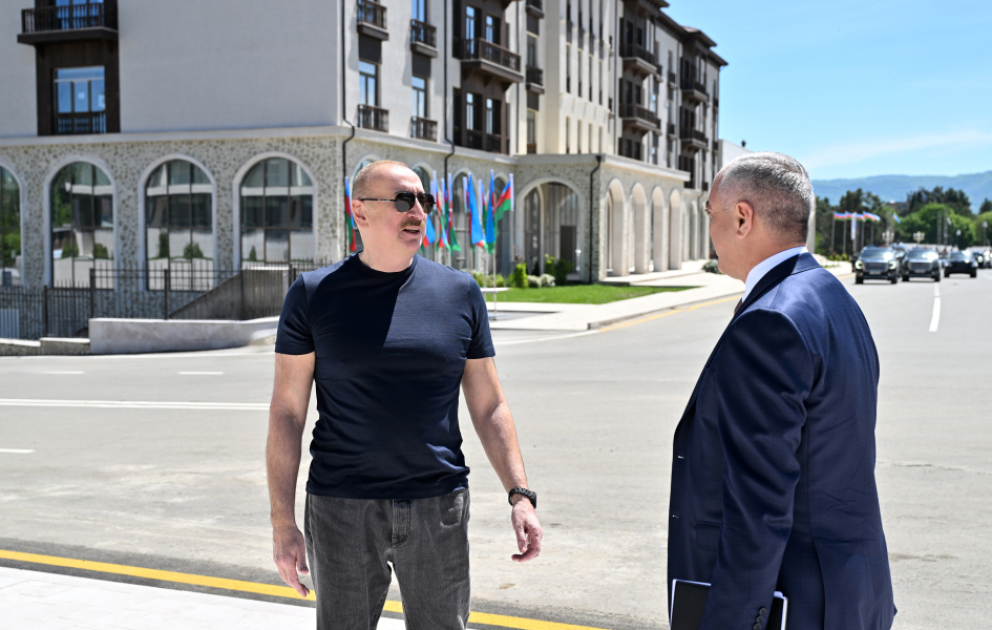 Prezident İlham Əliyev Xankəndidə əsaslı şəkildə yenidən qurulmuş Mədəniyyət Mərkəzinin açılışında iştirak edib