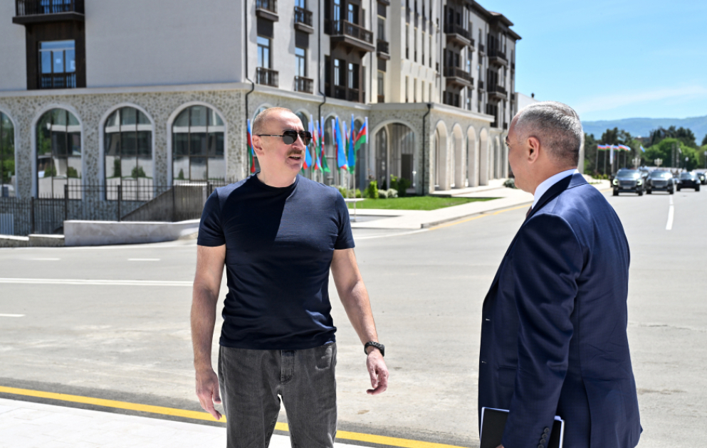 Le président Ilham Aliyev assiste à l'inauguration du centre culturel de Khankendi, entièrement reconstruit