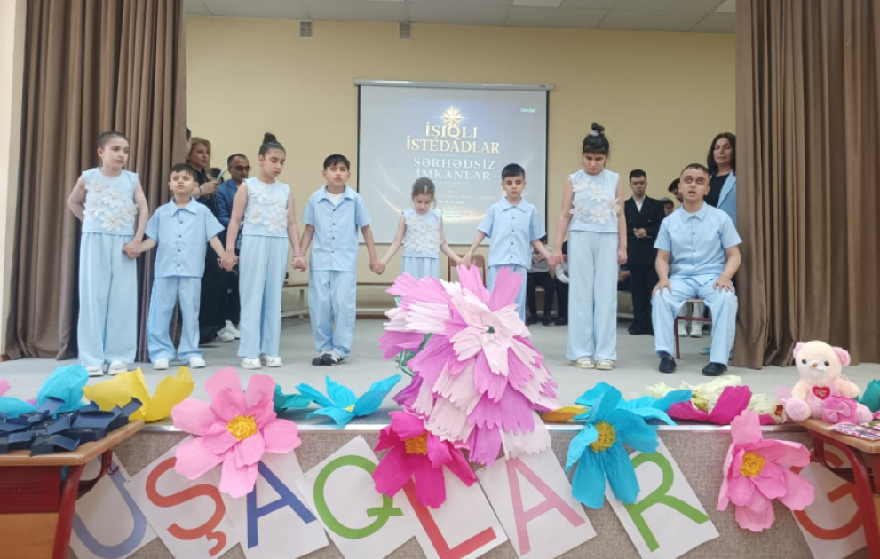 Görmə məhdudiyyətli uşaqlar səhnədə “Sərhədsiz imkanlar”ı nümayiş etdiriblər