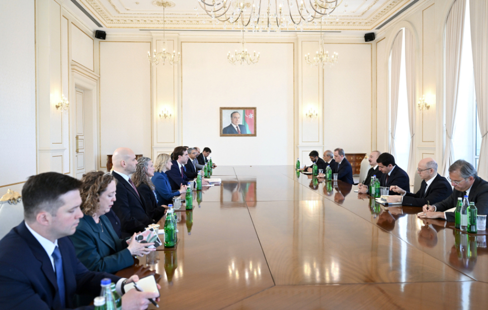 Präsident Ilham Aliyev empfängt Delegation um den Assistenten des US-Außenministers für Wirtschafts- und Unternehmensangelegenheiten