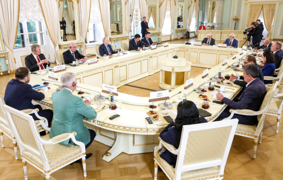 Prezident Putin: Rusiya və Azərbaycan bir sıra konkret istiqamətlərdə, o cümlədən energetika sahəsində danışıqlar aparır
