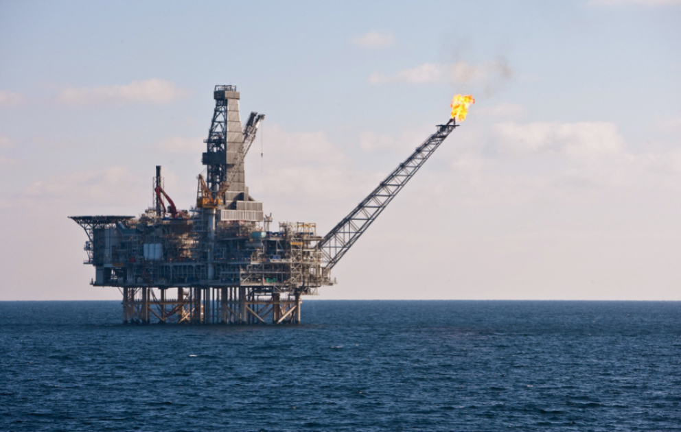 Азербайджанская нефть торгуется по цене 100 долларов