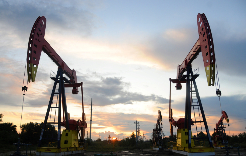 Цены на нефть на мировых биржах изменились разнонаправленно