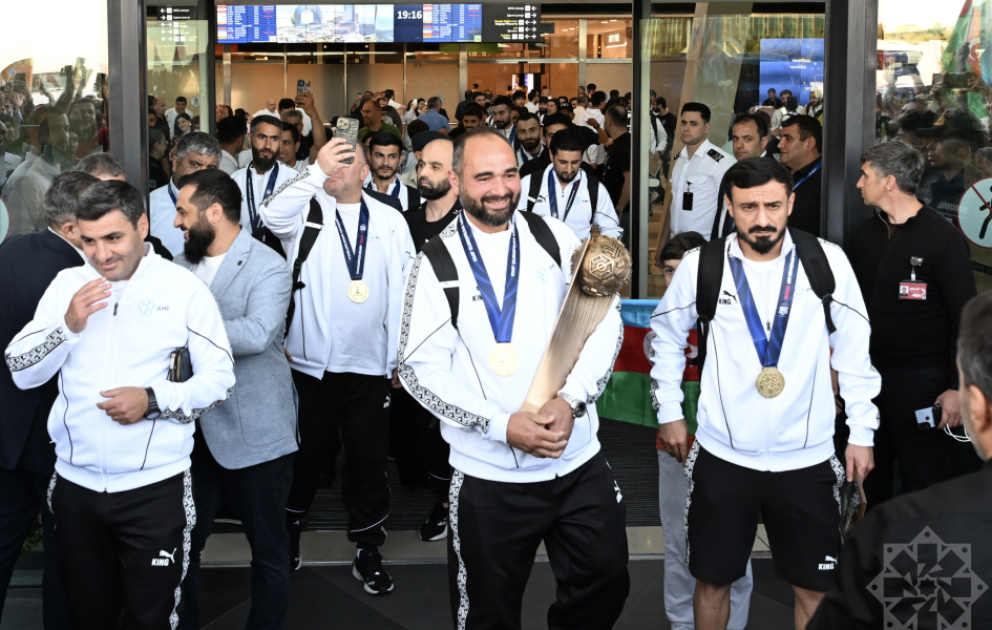 Avropa çempionu olan Azərbaycanın minifutbol millisi Vətənə qayıdıb