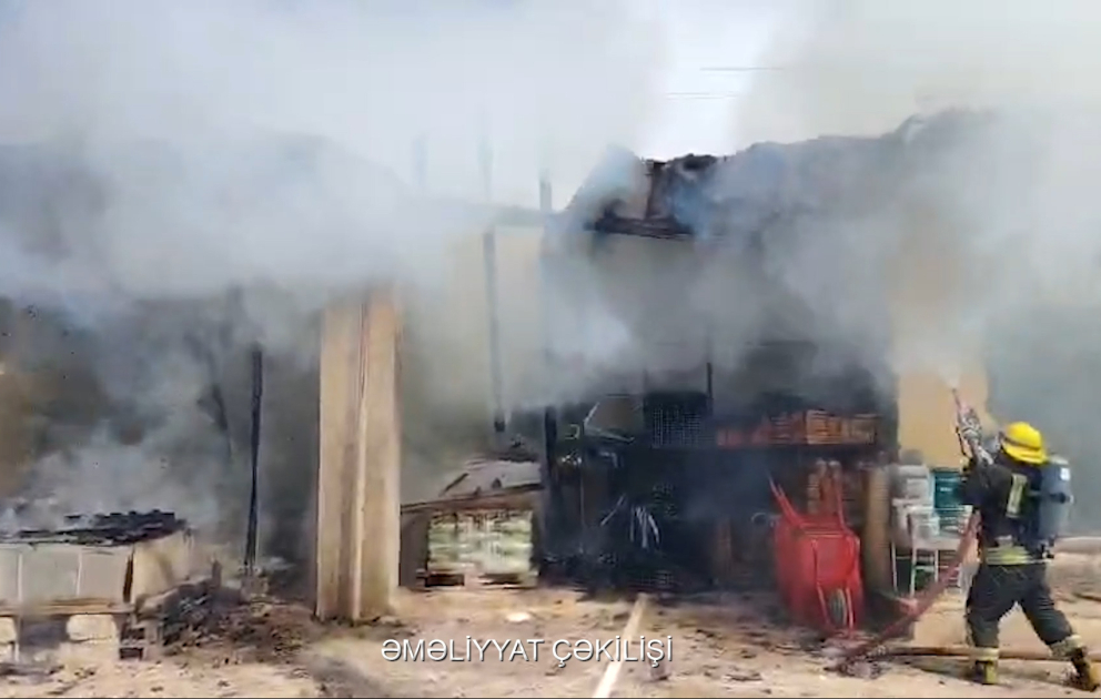 Binə qəsəbəsində mağazada yanğın baş verib