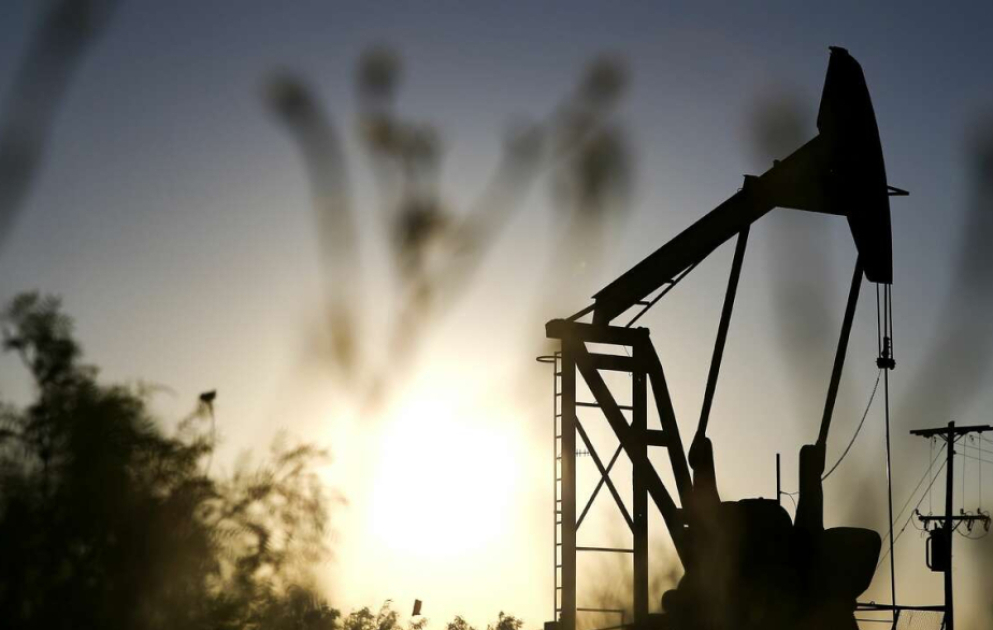 Oil prices fall in global markets