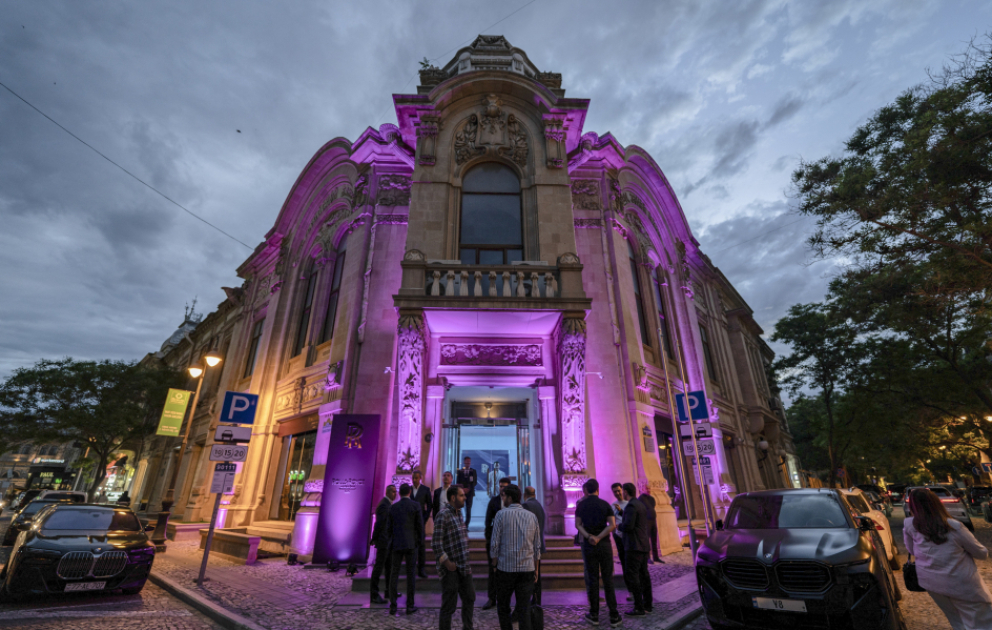 ®  Dəyərli və təkrarolunmaz – “Rolls-Royce Motor Cars Baku Bespoke” fərdiləşdirmə proqramı barədə məlumat təqdim edir