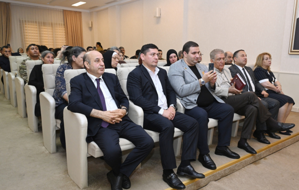 “Qəhrəmanlıq Zirvəsi” kitabının təqdimatı olub