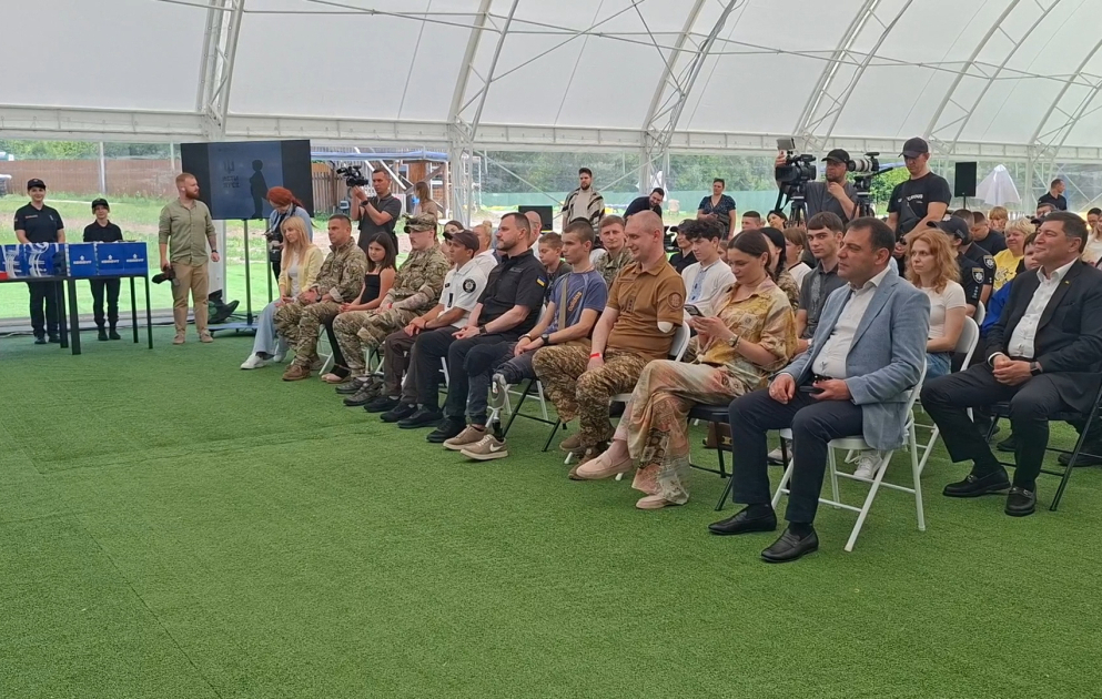Azərbaycan qəhrəman ukraynalı uşaqlara yardım edib