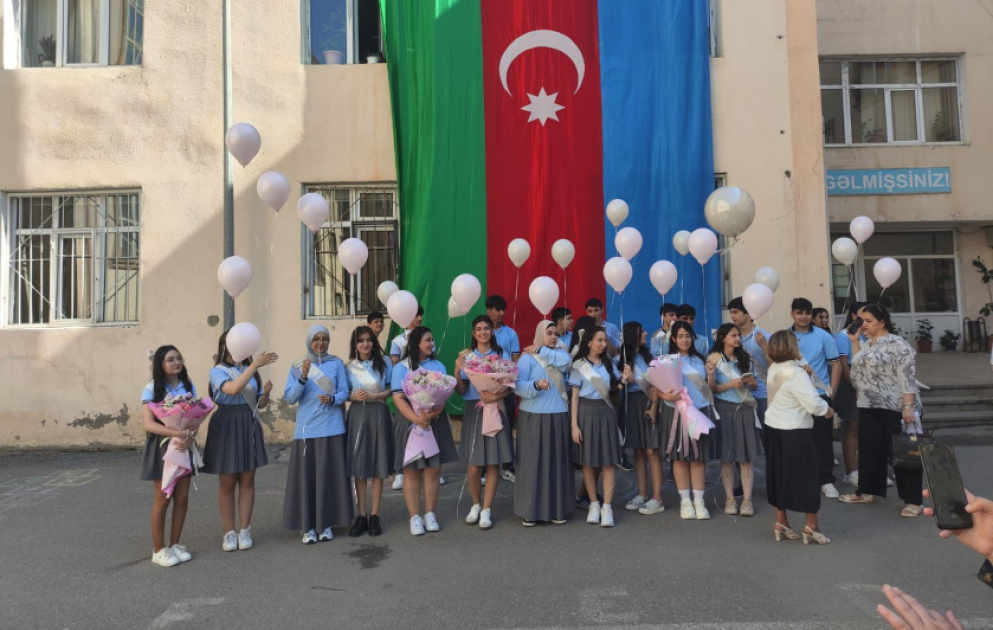 Paytaxtın 53 nömrəli məktəbində 187 nəfər məzun olub