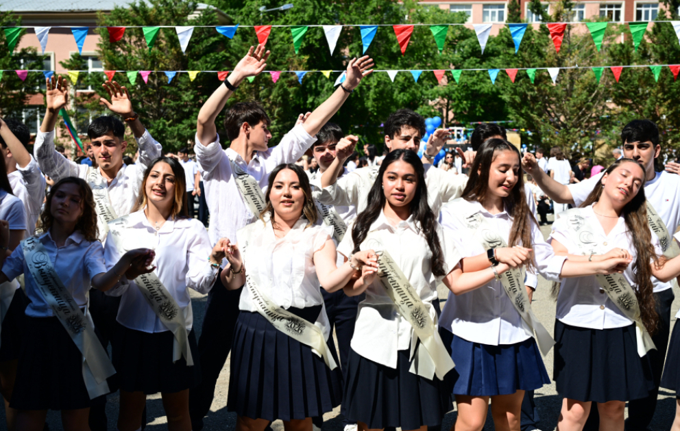 Bu il 102 nömrəli tam orta ümumtəhsil məktəbindən 150 şagird məzun olub