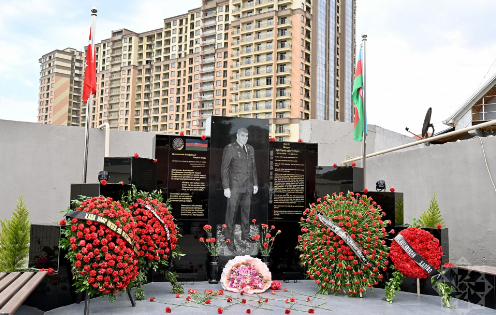Xətai rayonunda şəhid mayor İlqar Verdiyevin şərəfinə ucaldılmış abidənin açılışı olub