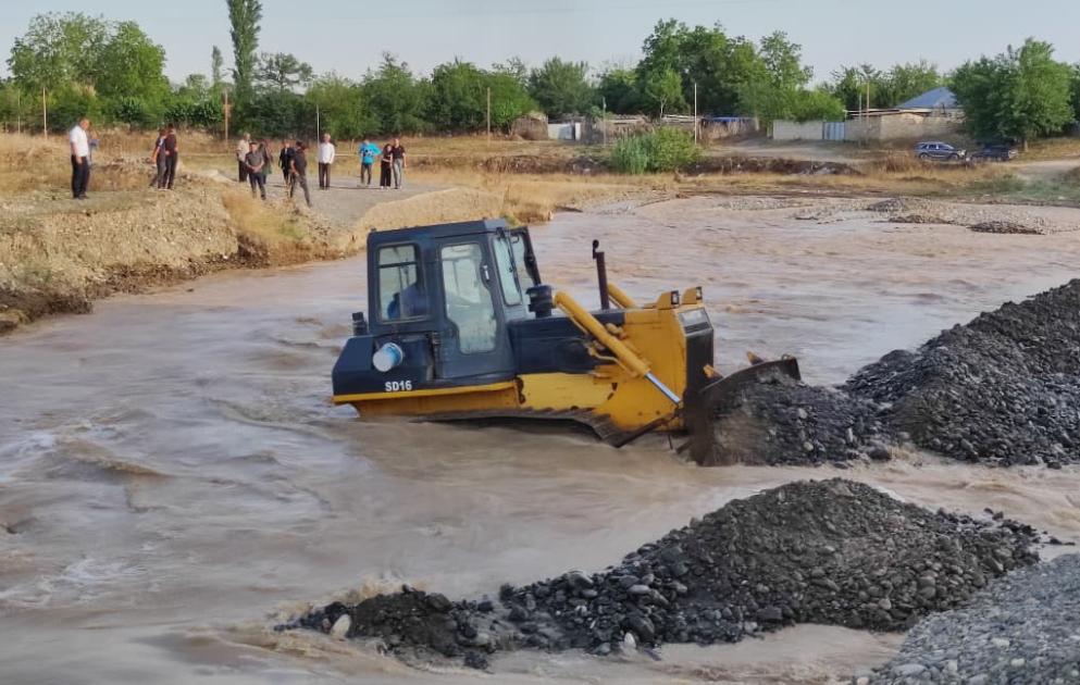 Xaçınçaya gələn sel sularının yaratdığı təhlükənin qarşısı alınıb