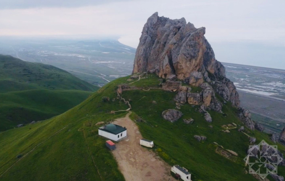 Легендарная гора на побережье Каспия