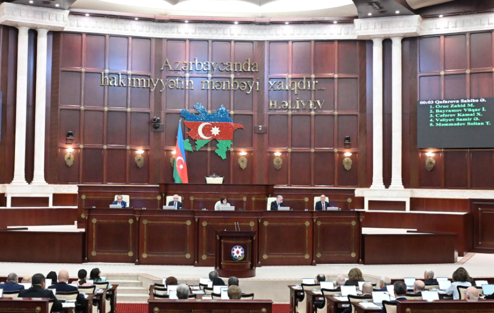 “Ümumi təhsil haqqında” Qanuna dəyişikliklər birinci oxunuşda təsdiqlənib