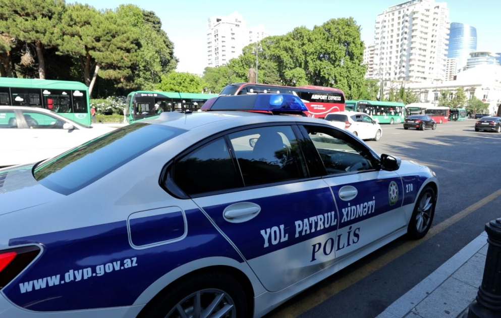 Hərəkət iştirakçıları üçün təhlükə yaradan piyadalar saxlanılıb, onlarla maarifləndirici söhbətlər aparılıb