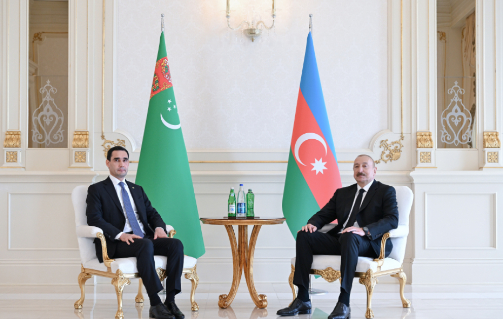 Präsident Ilham Aliyev und Präsident Serdar Berdimuhamedow treffen sich unter vier Augen