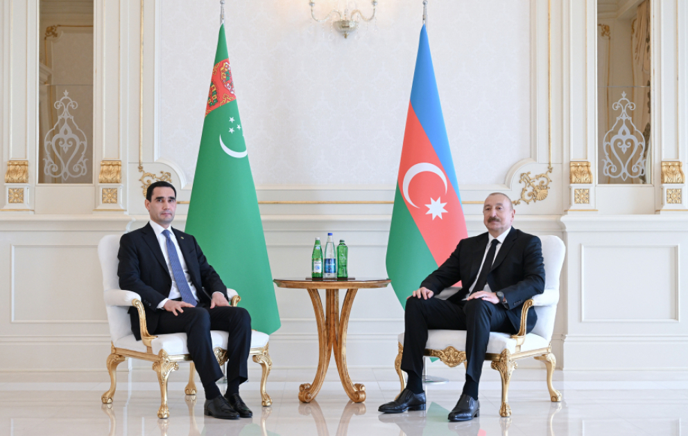 Les présidents azerbaïdjanais et turkmène s’entretiennent en tête-à-tête à Bakou