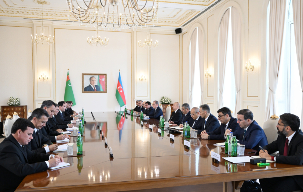 Les présidents azerbaïdjanais et turkmène se réunissent en format élargi