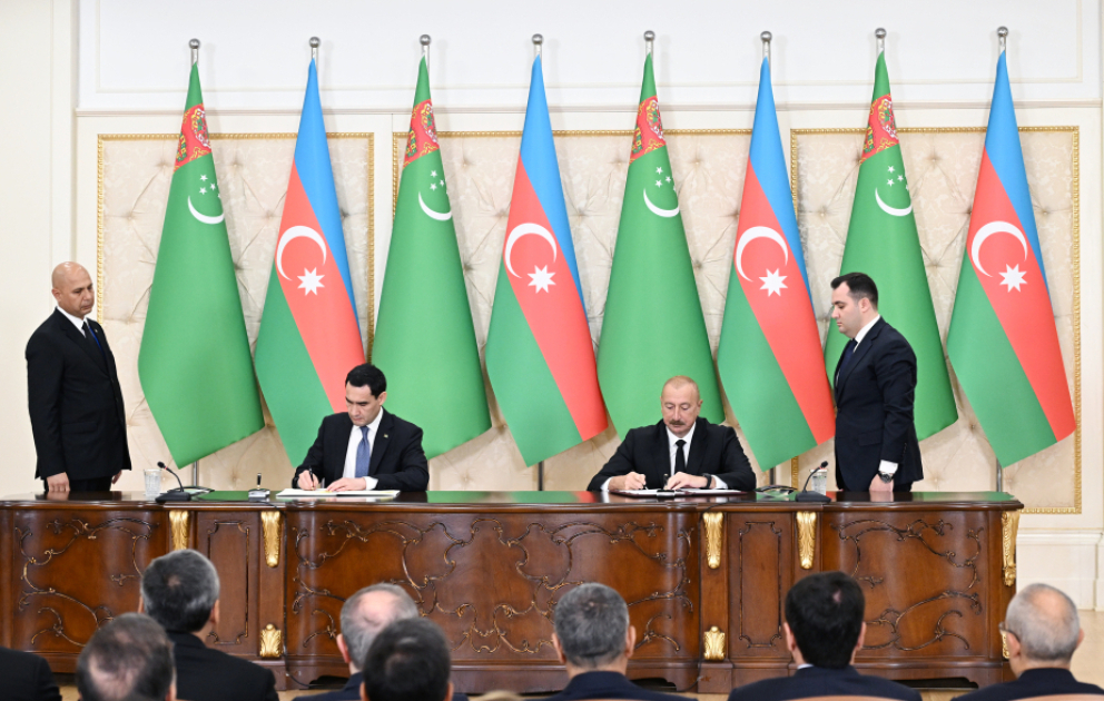 Azərbaycan ilə Türkmənistan arasında imzalanmış sənədlər mübadilə olunub