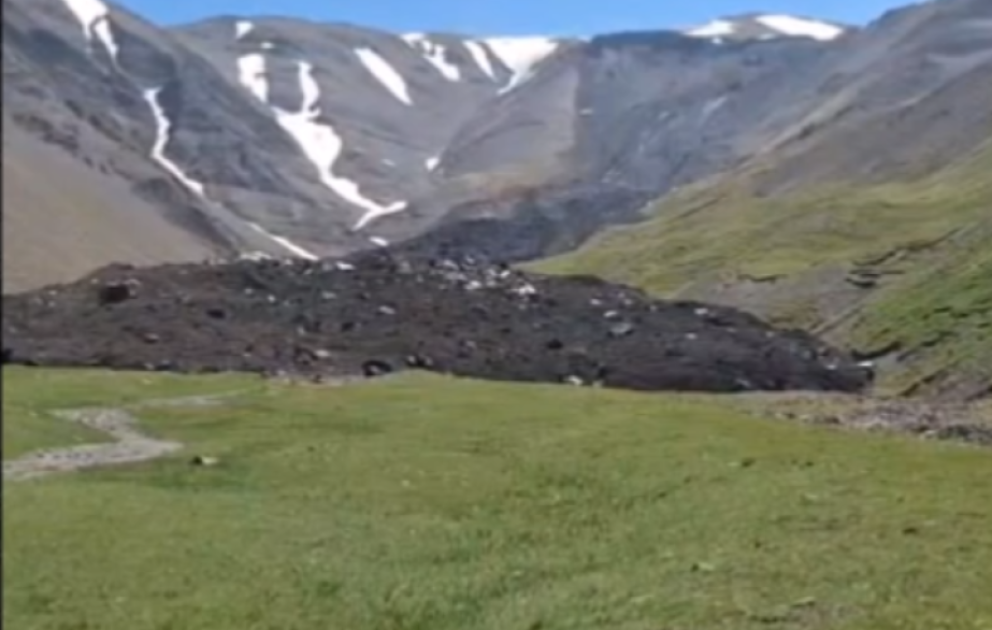 Qubada sürüşmə davam edir