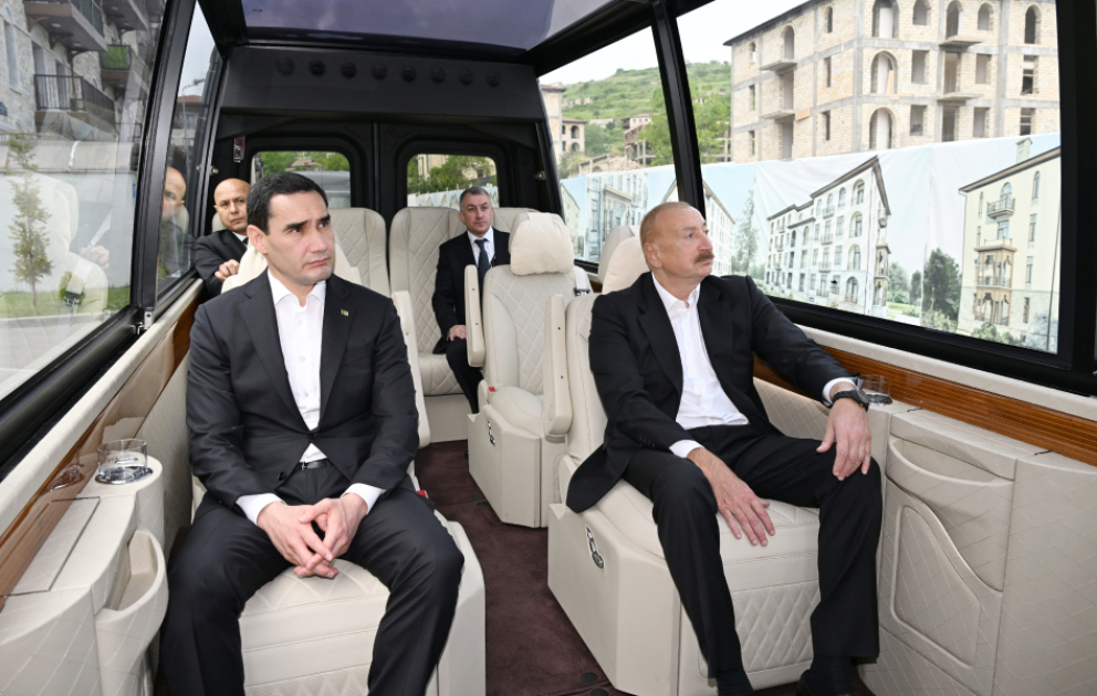 Президенты Азербайджана и Туркменистана ознакомились с ходом строительства Шушинской мечети