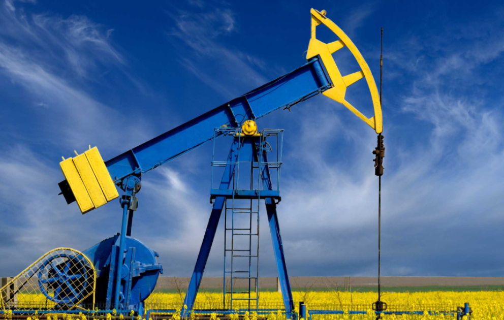 На биржах цены на нефть изменились разнонаправленно