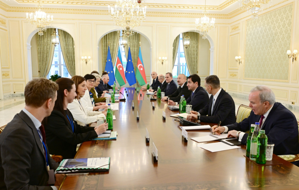 Ilham Aliyev et Ursula von der Leyen tiennent une réunion en format élargi