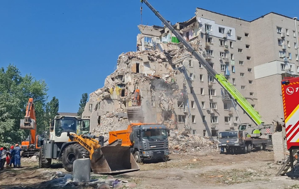 Kiyevə hava hücumu zamanı yaşayış binası çöküb AZƏRTAC-ın REPORTAJI