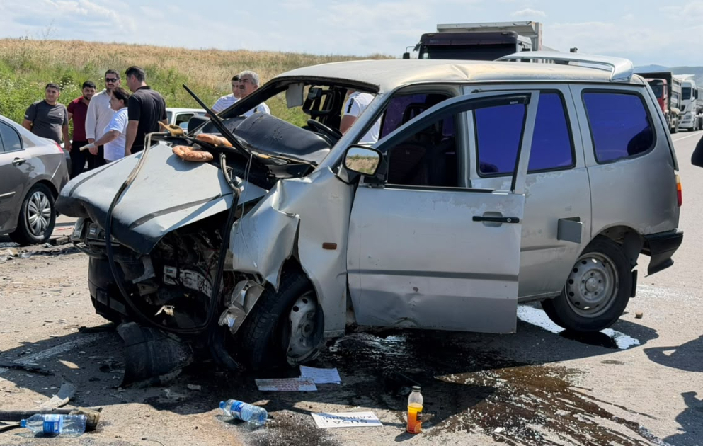 Ağdamda yol qəzasında 3 nəfər xəsarət alıb