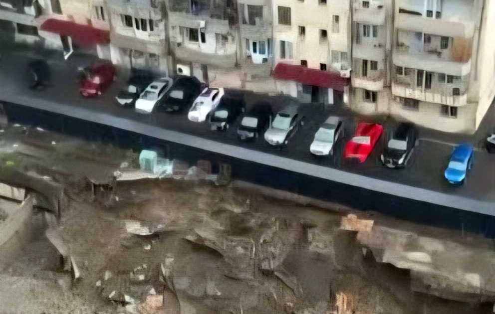 Tbilisinin mərkəzində torpaq sürüşməsi baş verib