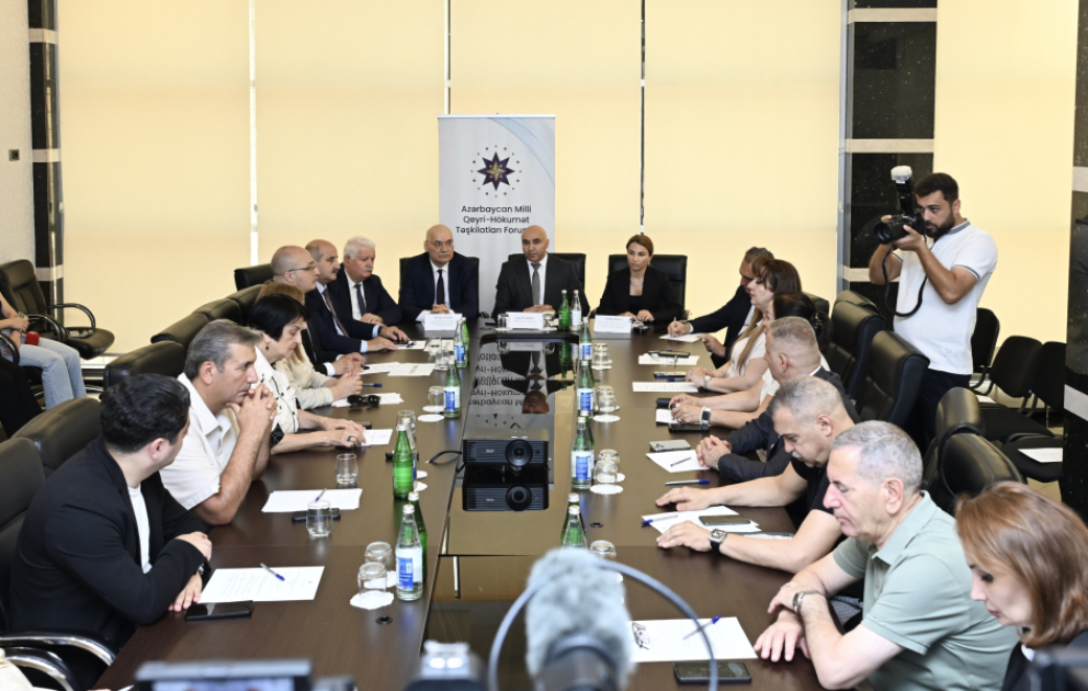 QHT-lərin dövlətin rəqəmsal inkişaf siyasətinə dəstəyi: İctimai müzakirə