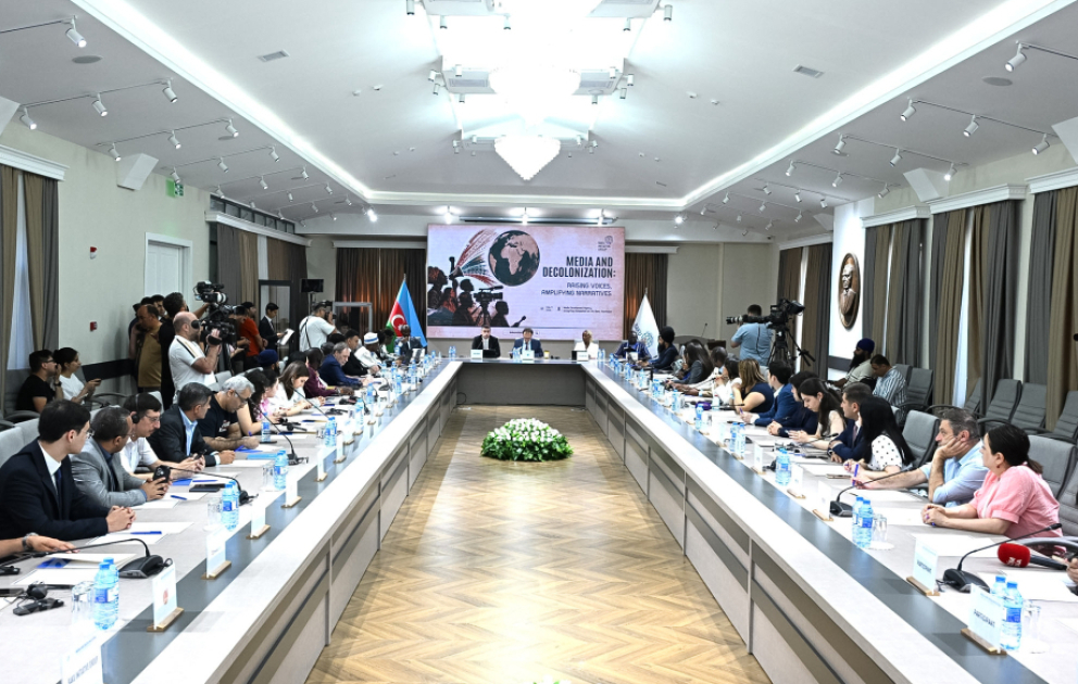 Bakıda təşkil edilən beynəlxalq konfransda medianın dekolonizasiya prosesində rolu diqqət mərkəzində olub