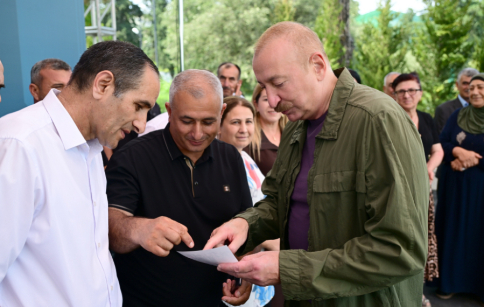 Une vidéo liée à la rencontre du chef de l’Etat avec les habitants des villages de Gouzeïkhyrman et Guneïkhyrman partagée sur le compte de médias sociaux du président azerbaïdjanais