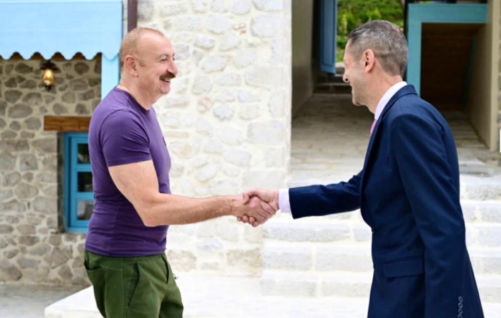 Rəşad Mehdiyevin “Əbədiyyətin səsi” əsəri Şuşada ucaldılıb
