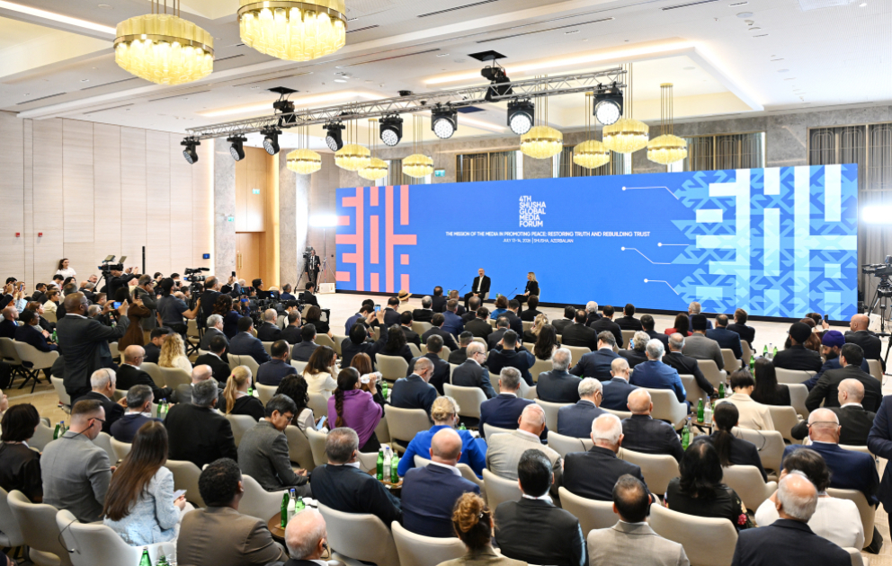 Prezident İlham Əliyev IV Şuşa Qlobal Media Forumunun açılış mərasimindən sonra tədbir iştirakçıları ilə görüşüb