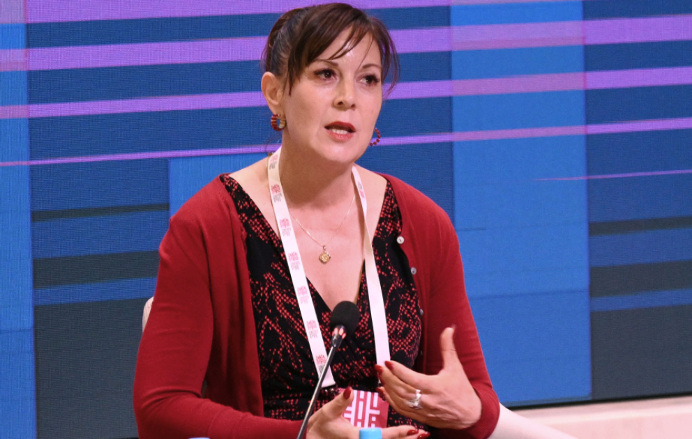 Karen Sazerlend: Süni intellektin qaranlıq tərəfləri də var