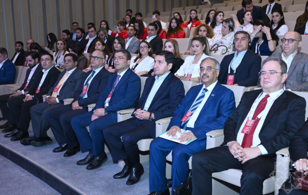 Şuşa Qlobal Media Forumu çərçisində D-8 Media Mükəmməllik Mərkəzinin strategiyasının təqdimatı olub