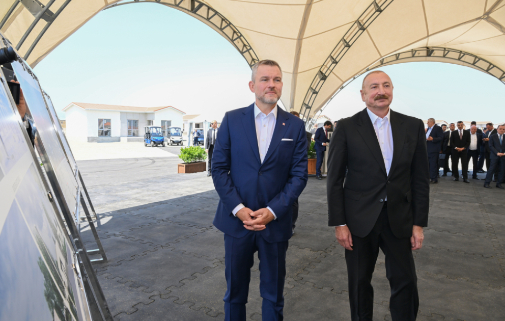 Les présidents Aliyev et Pellegrini prennent connaissance des travaux en cours dans le village de Bach Guervend du district d’Aghdam